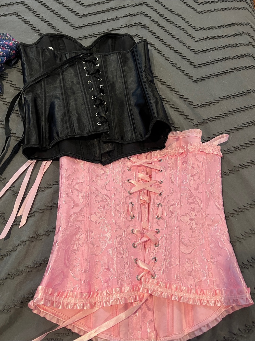 7 tops edikted -S, SHEIN- S, lioness-M, Sim&Sam -XS Feminine Structured Bustier - Picture 16 of 16